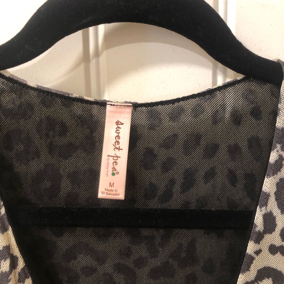 Sweet Pea Crossover styled fitted top - Picture 3 of 3